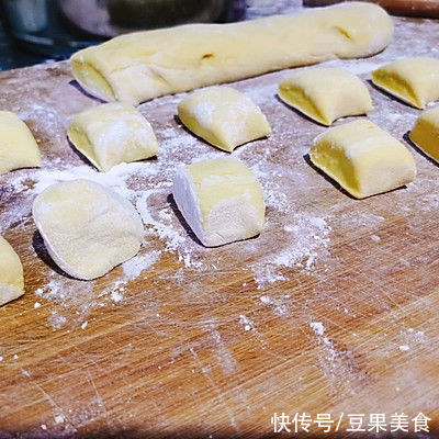 姑娘隔三差五就要吃豆沙红豆卷,超好吃还不长肉