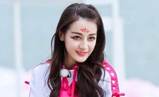 迪麗熱巴第一次和鄧超聊微信,超哥秒回復5個字,熱巴不知所措