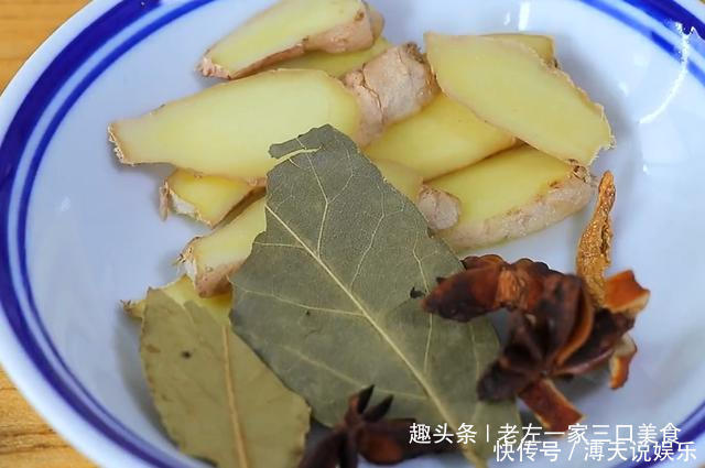 简单|猪蹄加上黄豆,这个季节最适宜的做法,比炖煮更软烂,简单又美味