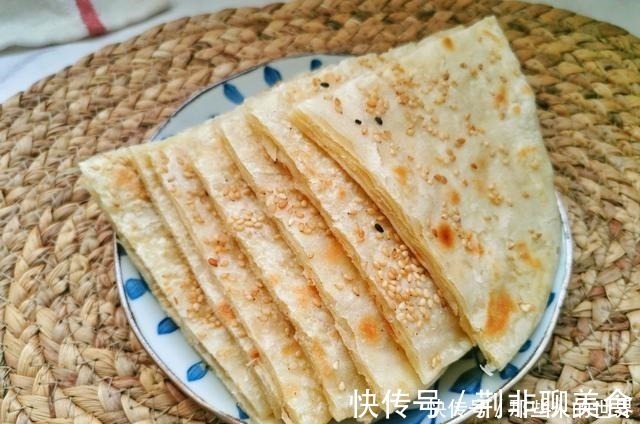 无需发面，家常烙饼这种做法，外酥里软层次分明，放凉了都不硬