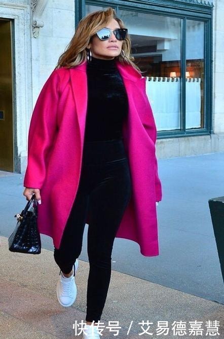 女人|女人过了45岁,买大衣尽量避开这4种廉价色,俗气显老谁穿谁丑