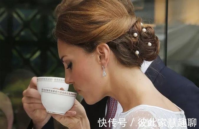 时尚|珠宝首饰还能这样佩戴,这些奇特造型却充满时尚味道,奢华感爆棚