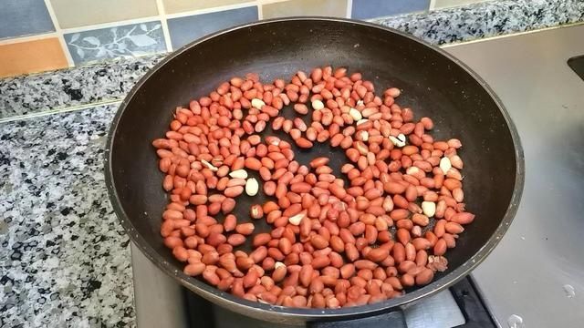 1分钟学会把玉米面变成南方芝麻糊，营养养生，当早餐好喝又健康