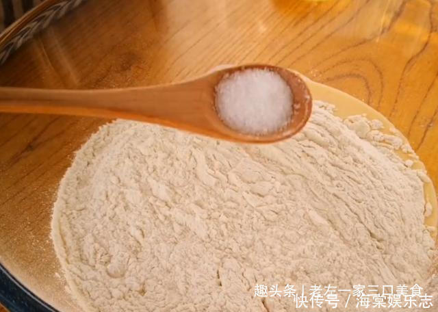 面包|面粉里加两盒酸奶，不烤，不蒸，也不烙，简单一做，比面包还好吃