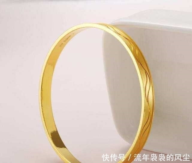 罗秀才|故事:秀才仆人捡到手镯,两天后告诉秀才,两人原路返回归还失主