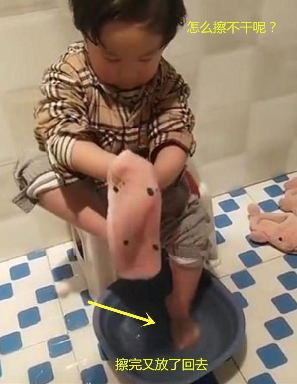 宝宝|宝妈晒孩子洗脚视频，“糊涂宝宝”因此走红，网友：我家的也这样