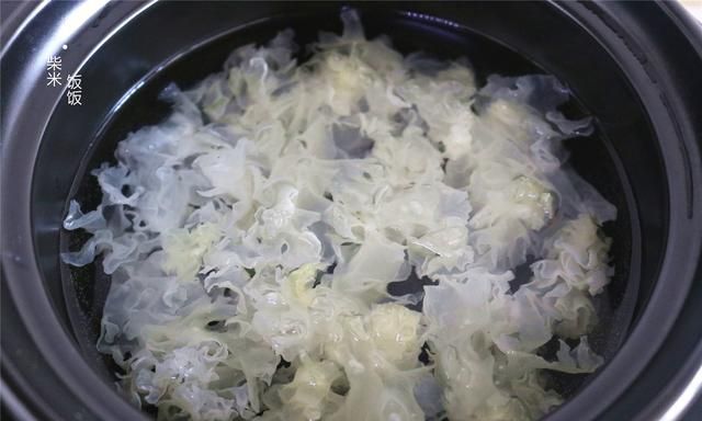 枸杞|秋冬交替，多做这汤给家人吃，清甜滋润皮肤好，增强体质身体棒