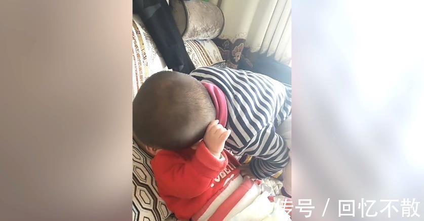 弟弟|哥哥看到弟弟要哭了,想尽各种办法哄他开心,网友:好温馨的兄弟
