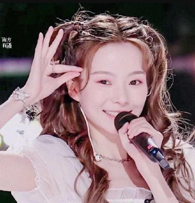 《创3》粉丝撑腰排名希林104万稳居榜首,陈卓璇狂甩刘些宁20万