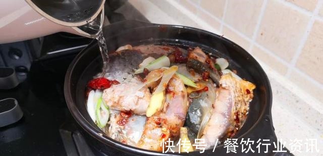 鲤鱼这样做,实在太香了,不蒸不炸不红烧,一顿能多吃两碗米饭