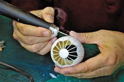 扎实|蛋雕工艺不简单,不仅要手艺扎实,还要用“鸸鹋”的蛋壳