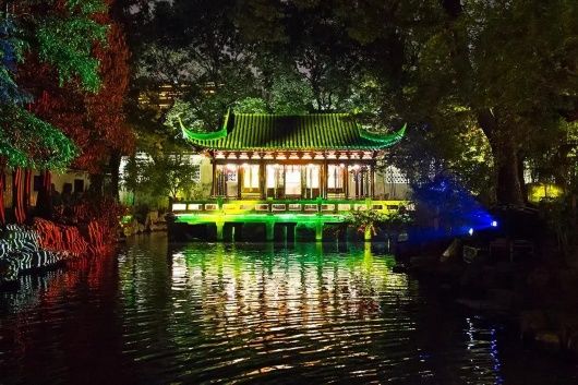 黄浦夜景大片，陪你宅家“云”过节