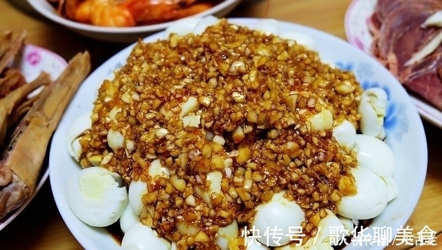 娘家|在娘家聚餐,弟媳妇做了一大桌子菜招待,样样都好吃,亲友全点赞