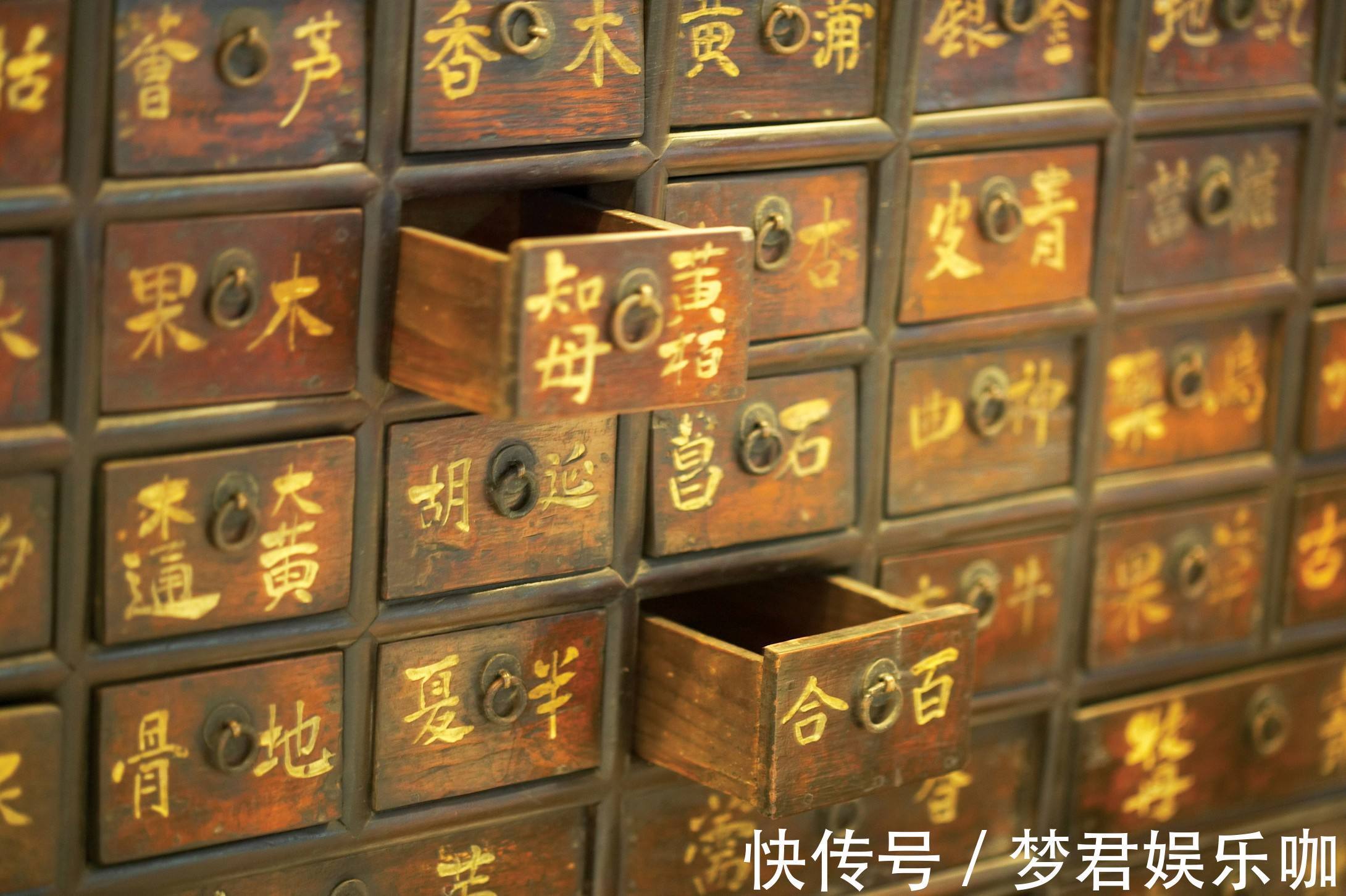 脾虚|舌头总有裂纹，脾虚！一张方子，健脾养舌，令人深思