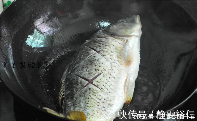 不管炖什么鱼,最忌讳加“它”!多数人都做错了,难怪鱼肉腥味大