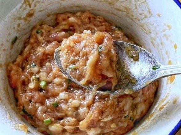 调荤馅时，学会“3加2不加”，饺子鲜嫩多汁香喷喷，不比饺子馆差