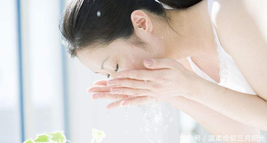 九成人不知道，冬天洗脸水里加点它，皮肤越洗越白