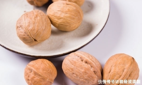 不饱和脂肪酸|吃核桃可以补脑吗?我们该选择早上还是晚上吃核桃?