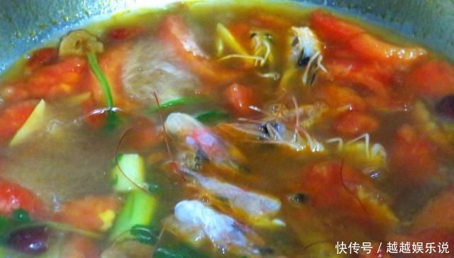 老公晚餐一人在家吃,煮一锅蔬菜香喷喷,我吃过饭还跟着吃了不少