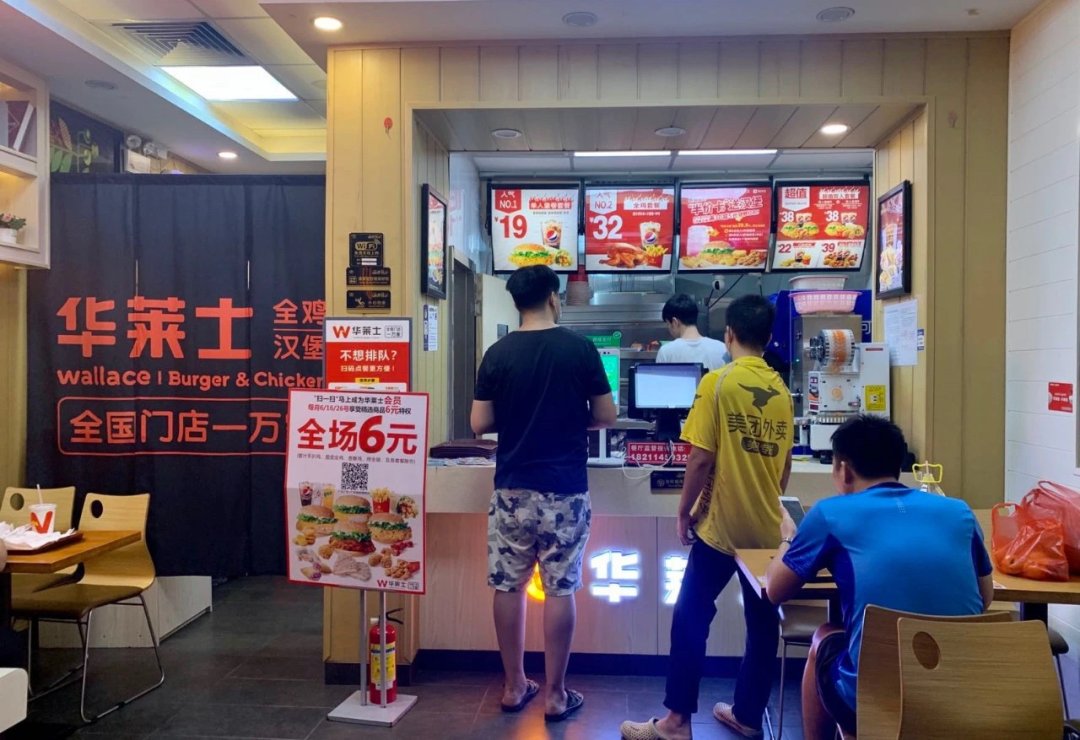  西式快餐|干翻肯德基！中国最“黑”的快餐店，让顾客又爱又恨