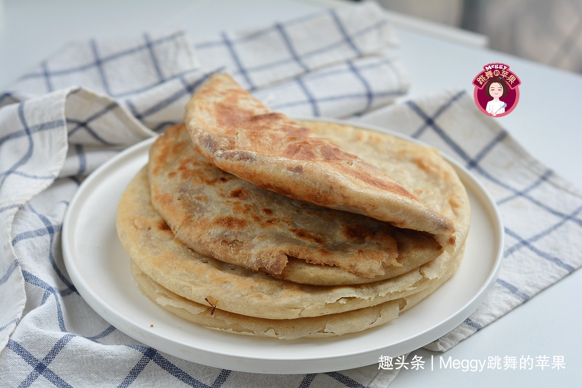 中筋面粉|3种口味的家常饼,外皮酥香柔软多层,切一刀卷一卷就这么简单