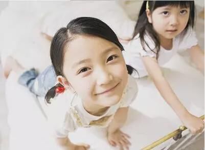 孩子|5岁女儿洗澡时问：你怎么长了“小羽毛”，聪明妈妈的回答值得学