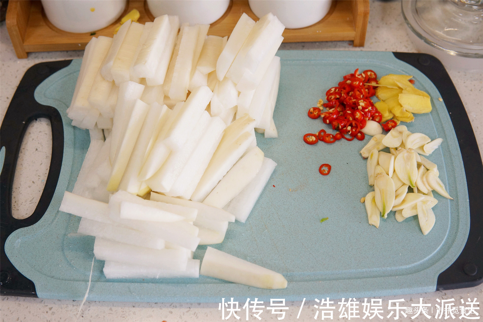 奶奶用了几十年的腌萝卜配方,酸辣开胃,喝粥绝配,不比饭店的差