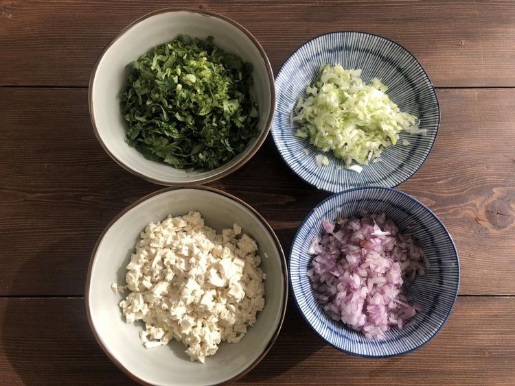 炸丸子的老做法,外酥里嫩,放上一宿也不硬,营养又解馋