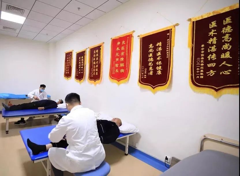 康复医学科|【民生健康】让“忘记”走路的人动起来，泰安首台高端智能康复机器人落户市立医院