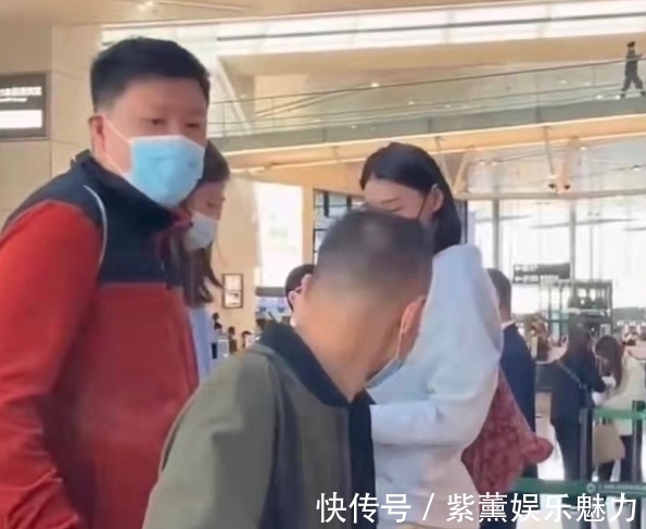 美腿|女排出征!金软景红唇夸张,拉尔森超细美腿,两MVP成夺冠!