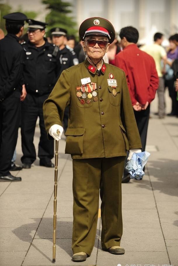 少将|他是开国少将中酒量最大的,打仗时水壶里装的是酒,后活了100岁