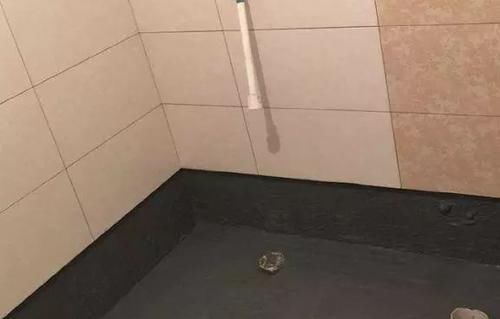瓷砖|用这种方法贴卫生间瓷砖，入住后不渗水空鼓，太聪明了！