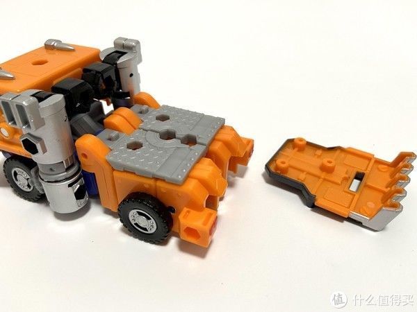 车形态|变形金刚玩具 篇三十七:这个小家伙不简单——王国鲁莽把玩分享