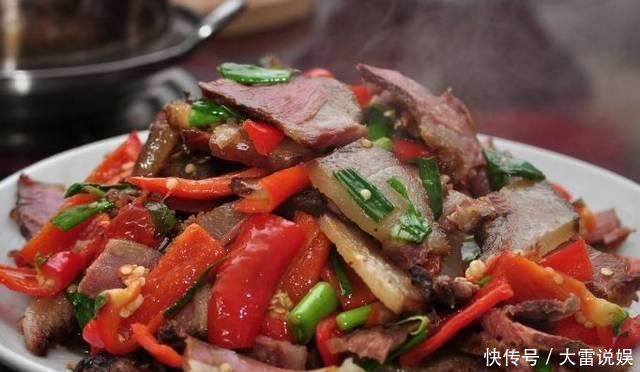 胎儿|怀孕后,这3种常见食物孕妇要少吃,不然会损伤胎儿健康,别大意