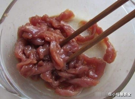 炒瘦肉，直接下锅炒就大错特错了，做好这5步，滑嫩不粘锅！