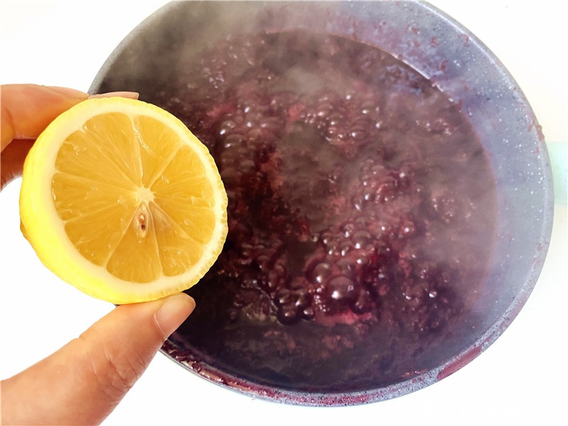 美味|自制杨梅酱,做法简单,酸酸甜甜,美味百搭零添加,吃一年也不坏