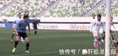 球员|中超保级战神剧情青岛队2打0,主动放弃单刀,解说看不懂
