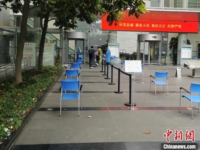 （上海战疫录）上海公安出入境开通绿色通道保障紧急必要办证需求