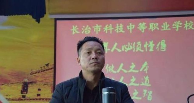 北大#26年前,那个火遍全国的北大保安高考第一人,现在过得如何?