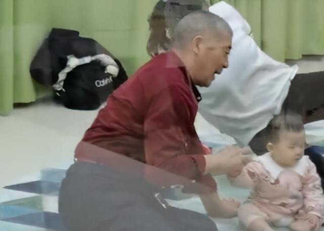 分娩|67岁宝妈生女近1年,身体年轻20岁,一家3口生活羡煞旁人