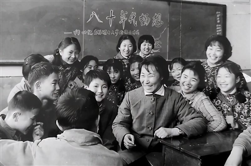 于漪@“人民教育家”于漪手稿曝光,字迹潇洒飘逸,书功深厚,不输书家