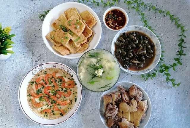 朋友圈|母女仨的晚餐,瞬间在朋友圈沸腾了网友怪不得孩子个高还不胖