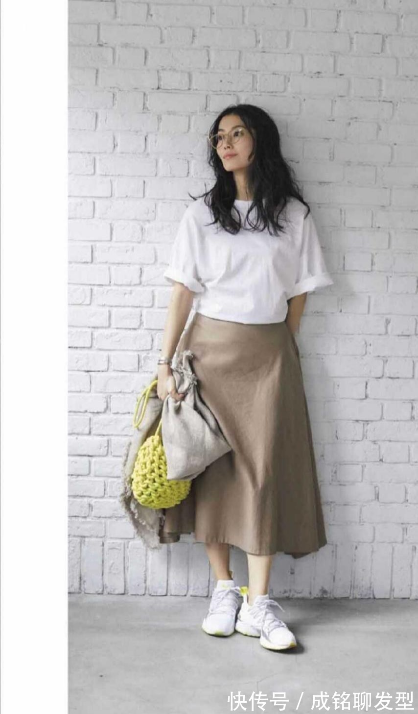 档次|夏日穿衣不发愁,试试超火的“低饱和度穿衣法”,高级又显档次