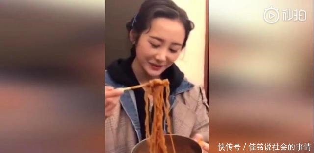 宋茜的泡菜汤、肖战的芝士条、娜扎的牛肉干,明星都吃啥零食!