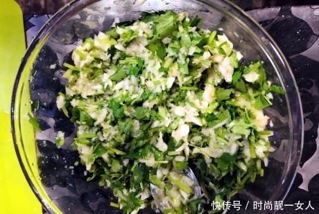 这菜,5块钱能买6斤,腌好后放冬天吃特香,遇到我从不会手软