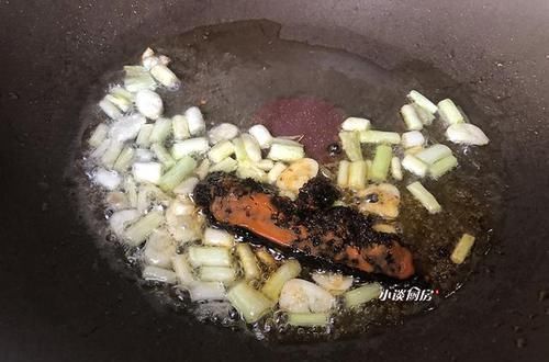 豆腐皮这个做法火了,10块钱煮一大锅,开胃下饭,全家都吃撑了