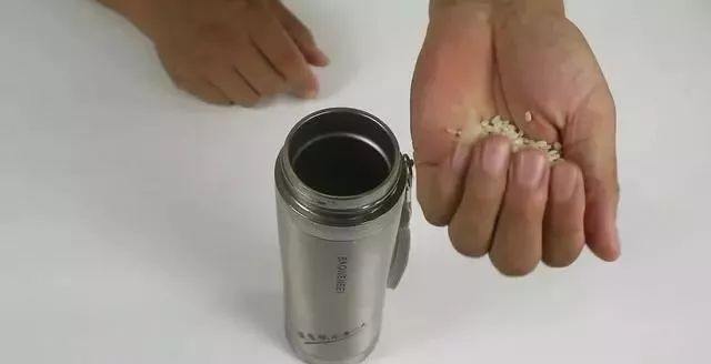 杯壁|清除保温杯的细菌污垢，只需这2样东西