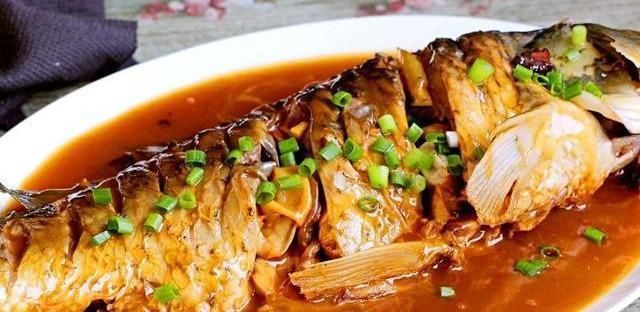 把五花肉|爱吃鱼的有福了,学会此方法鱼肉鲜嫩还入味,一上桌就被抢光,香