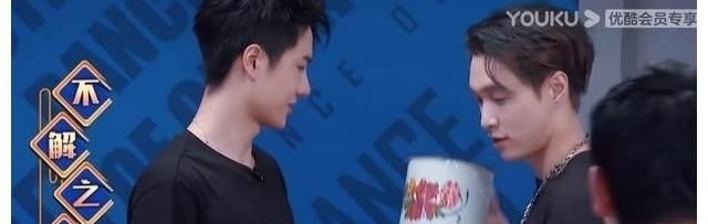 王一博笑到不能停,喜获一波王炸新杯子,香菜依旧是最爱!