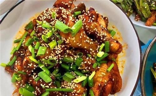 老公请同事来家里吃饭，我下厨做一桌菜，上桌却说我精明过头了